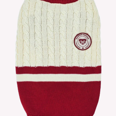 Camisola de malha para cão em branco e vermelho com padrão de trança e emblema