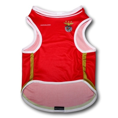 Roupa desportiva vermelha para animal com bordas brancas e detalhes dourados