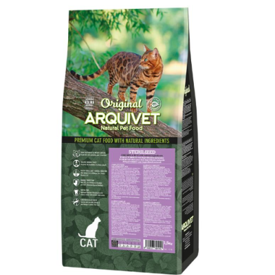 Embalagem de ração para gato Original Arquivet com imagem de gato e texto sobre ingredientes naturais e esterilização