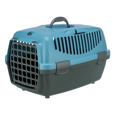 Caixa de transporte para animais de pelúcia azul e cinzenta com porta em grelha preta e alça no topo.