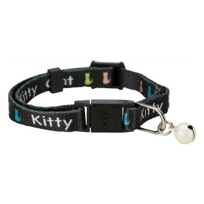 Coleira preta para gatos com padrão de gatos e texto 'Kitty Cat' com sino branco.