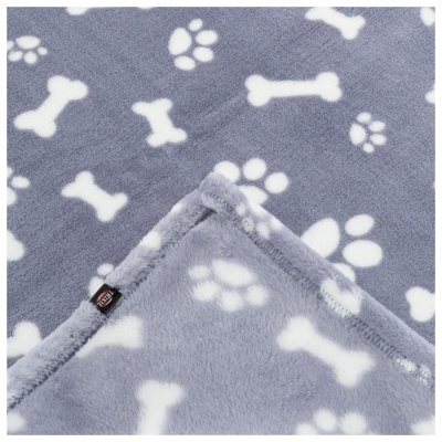 Manta cinza com padrão branco de ossos e pegadas de patas
