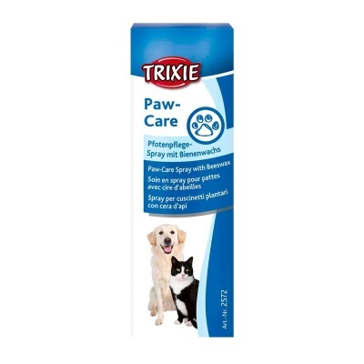 Embalagem azul e branca de spray para cuidados das patas de animais da marca TRIXIE com imagens de cão e gato