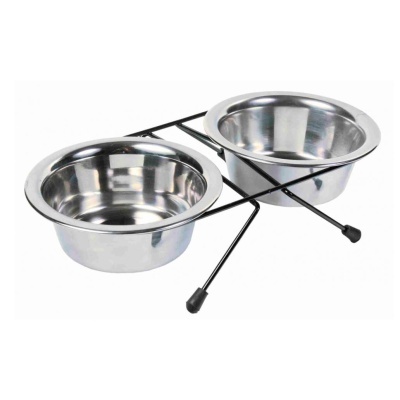 Duas tigelas de aço inoxidável apoiadas numa estrutura preta para alimentação de animais.