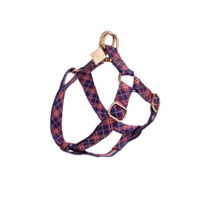 Peitoral para cão em padrão xadrez azul e vermelho com etiqueta DOGU