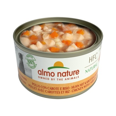 Lata de comida húmida para animais com pedaços de frango e cenoura