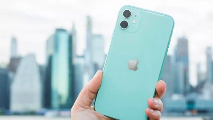 Telemóvel Apple iPhone verde menta com câmara dupla e logótipo da maçã