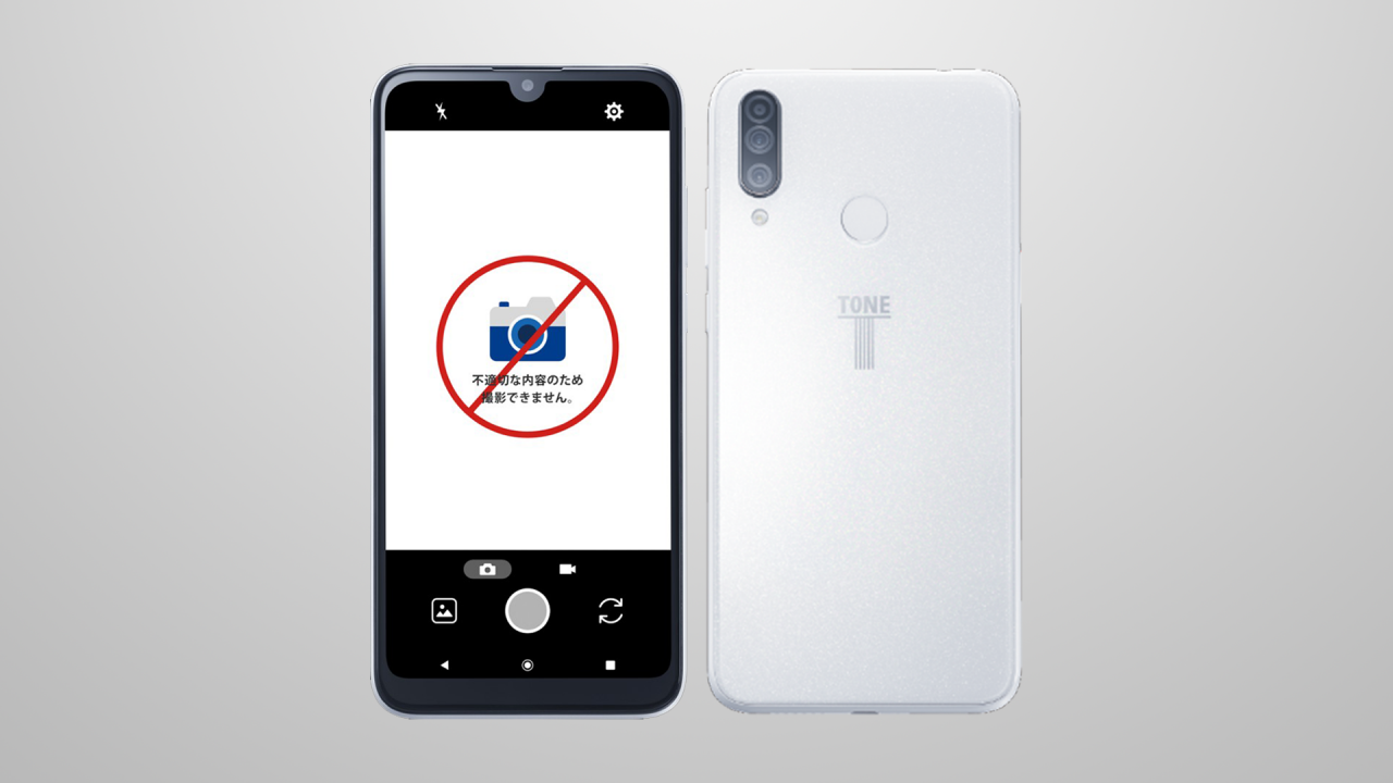 Smartphone branco TONE com ecrã a mostrar aviso e traseira com câmara tripla e leitor digital.