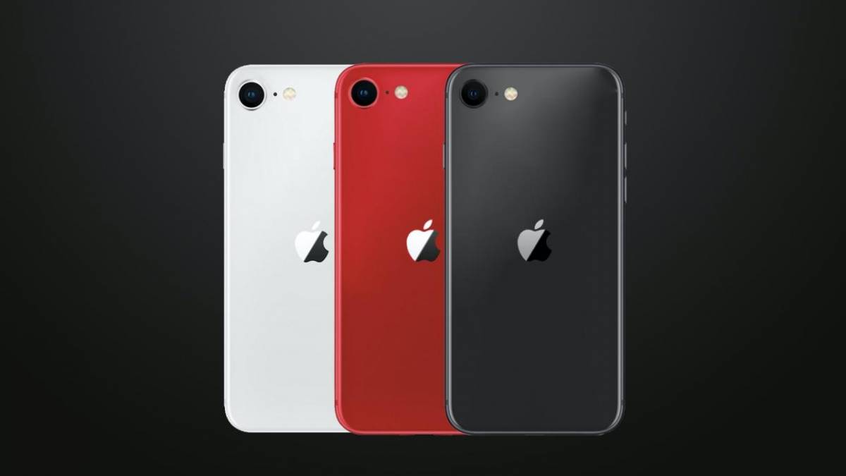 Três iPhones Apple nas cores branco, vermelho e preto com logotipo visível