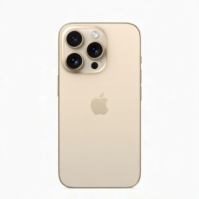 Smartphone dourado Apple com três câmaras traseiras grandes em fundo branco