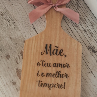 https://www.pimentarosalove.com/product/tabua-mae-o-teu-amor-e-o-melhor