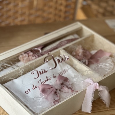 https://www.pimentarosalove.com/product/conjunto-batismo-iris-flores