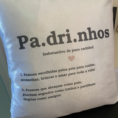https://www.pimentarosalove.com/product/almofada-defi-padrinhos