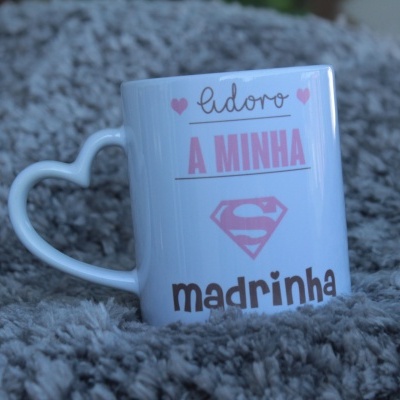 https://www.pimentarosalove.com/product/caneca-adoro-a-minha-super-madrinha