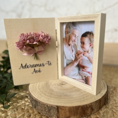 Porta-retrato duplo em madeira com foto e mensagem para avó