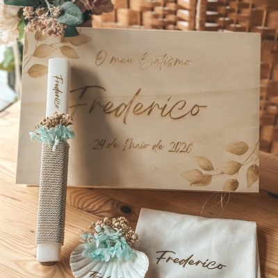 Conjunto para batismo com vela, concha e toalha personalizada com nome Frederico