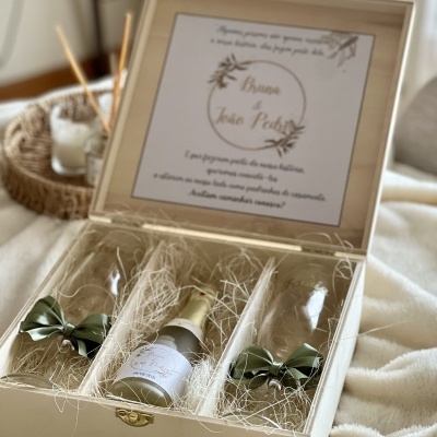 https://www.pimentarosalove.com/product/caixa-pedido-padrinhos-casamento
