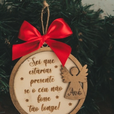 https://www.pimentarosalove.com/product/bola-de-natal-sei-que-estarias-presente