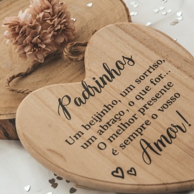 https://www.pimentarosalove.com/product/caixa-coracao-padrinhos