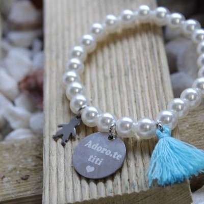 Pulseira de pérolas brancas com pendente 'Adoro-te titi ♥' e tassel azul