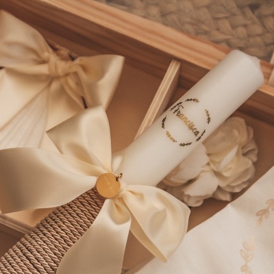 Conjunto de vela decorativa com laço e caixa de madeira