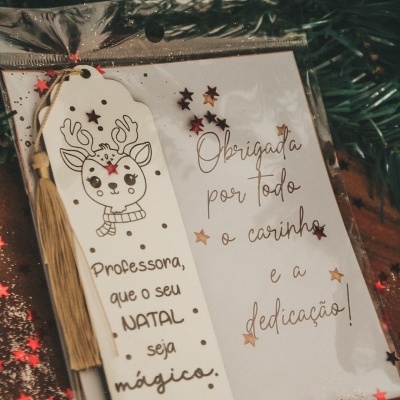Postal e marcador de páginas com decoração e mensagens de Natal para professora