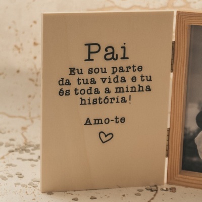 Quadro decorativo com texto para pai em cartão branco e moldura de madeira clara
