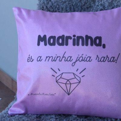 https://www.pimentarosalove.com/product/almofada-madrinha-es-a-minha-joia