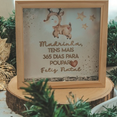Caixa decorativa de madeira com mensagem de Natal e ilustração de veado