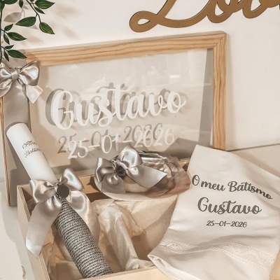 Conjunto de batismo com vela, concha, pano e quadro decorativo em caixa de madeira