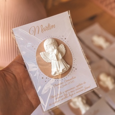 https://www.pimentarosalove.com/product/cartao-com-anjo-em-gesso-bege