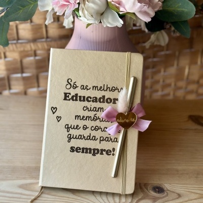 https://www.pimentarosalove.com/product/bloco-notas-dourado-so-as-melhores