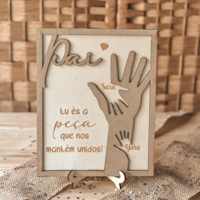 Quadro decorativo MDF com mãos recortadas e texto sentimental para pai