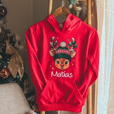 Sweatshirt vermelha com rena e texto Matias