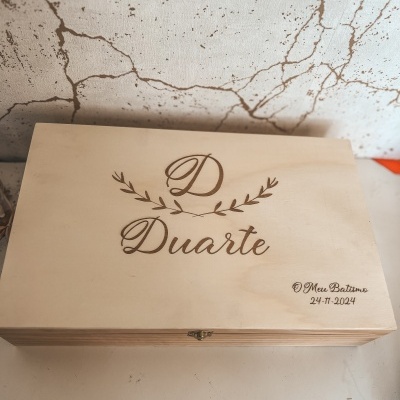 Caixa de madeira com gravação personalizada Duarte e data 24-11-2024