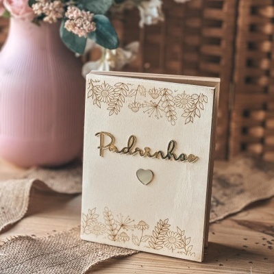 https://www.pimentarosalove.com/product/moldura-livro-padrinhos