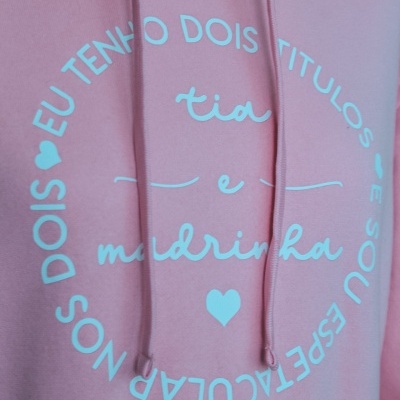 Sweatshirt rosa com texto branco 
