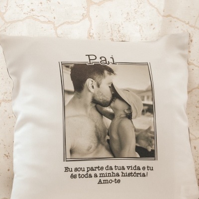 Almofada branca com foto e texto carinhoso para o pai