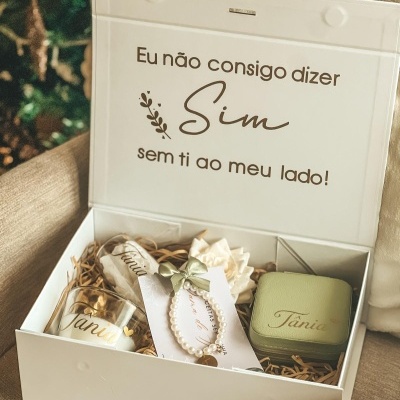https://www.pimentarosalove.com/product/caixa-convite-dama-tons-verde