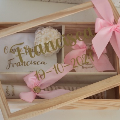https://www.pimentarosalove.com/product/caixa-batismo-rosa-claro-e-bege