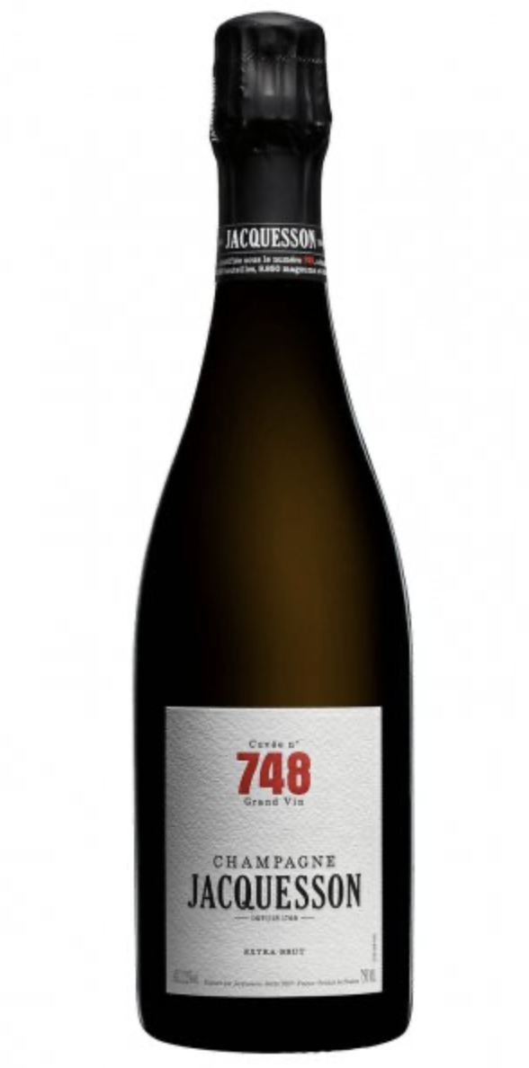Champagne Jacquesson Cuvée 748 Garrafa de champanhe Jacquesson Cuvée nº 748 Extra Brut com rótulo branco texturizado e tampa preta