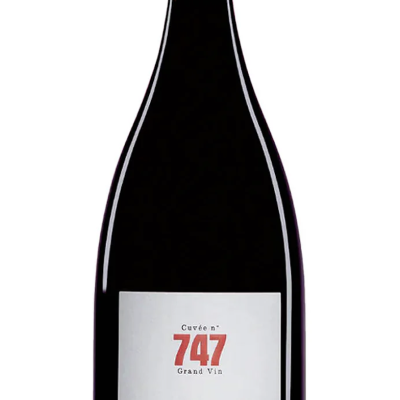 Garrafão de champanhe Jacquesson com rótulo branco e revestimento roxo