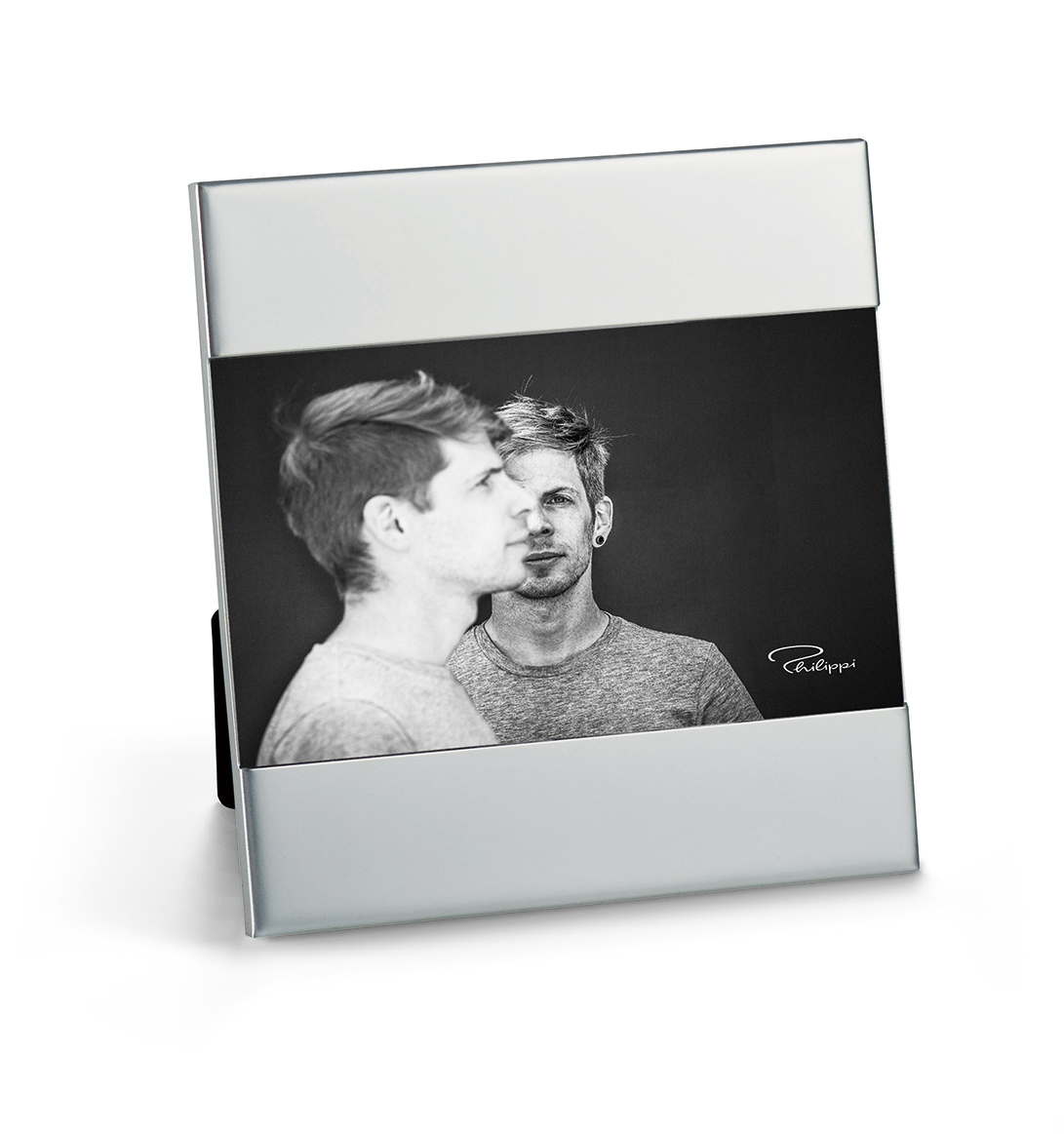 Philippi - Moldura ZAK Moldura de metal prateado com fotografia a preto e branco de dois homens.
