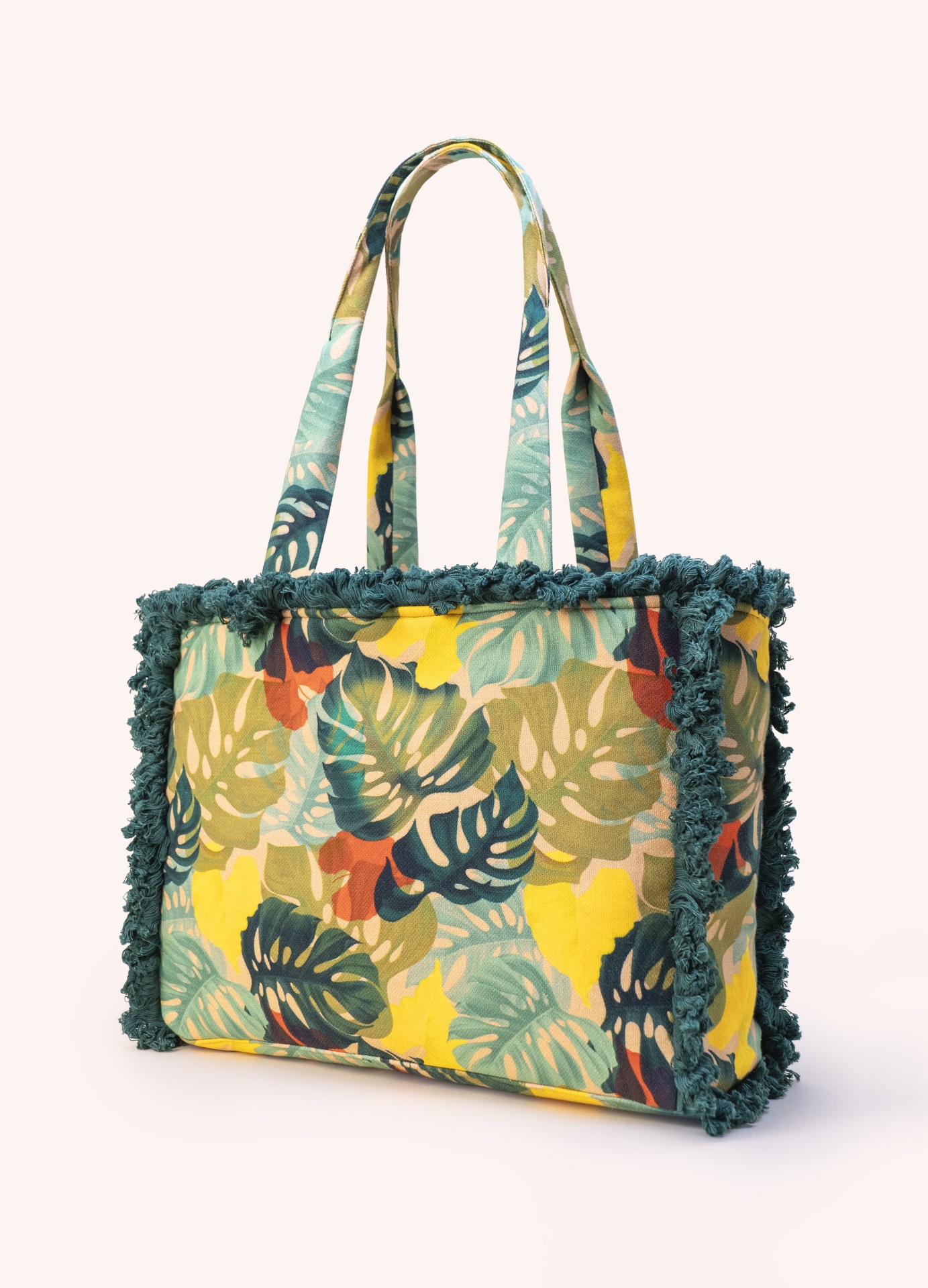 Tote Bag Franjas Exotic Leaves - Powder Saco tecido com padrão folhas tropicais e franjas verdes