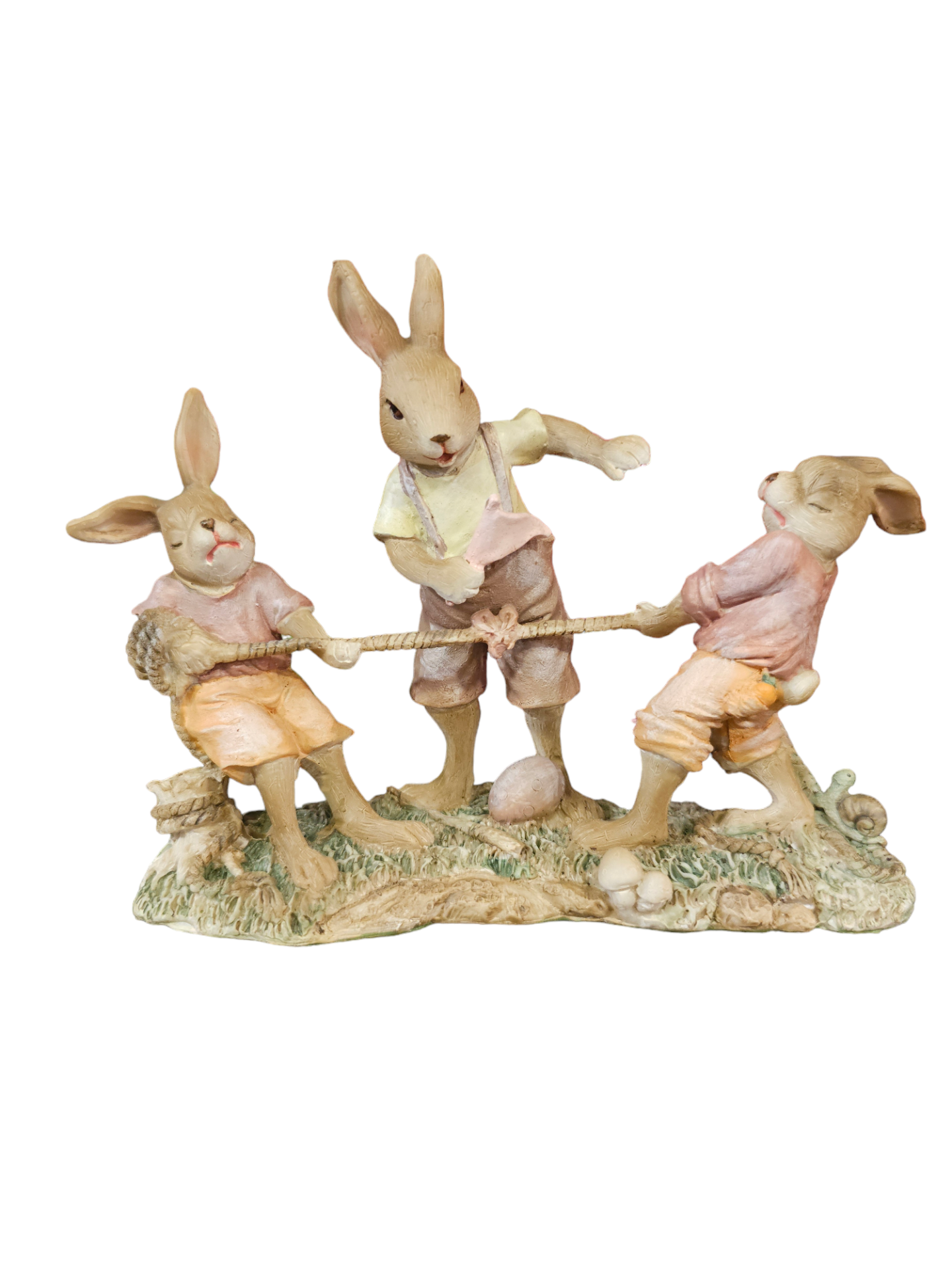 Três coelhinhos a puxar a corda- 20*7*15 Escultura de coelhos a jogar cabo de guerra com roupas em tons pastel e base texturizada