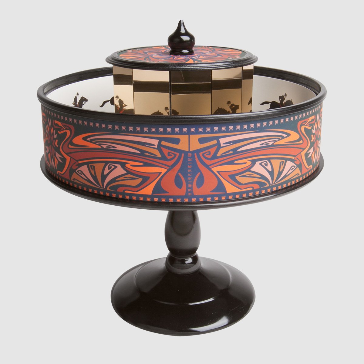 Praxinoscopio Classico pe de latão Preto Objeto decorativo em pedestal preto com tambor rotativo colorido com figuras humanas estilizadas