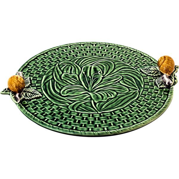 Bordallo Pinheiro - Queijeiras - Queijeira Lírios com Caracóis Prato redondo verde em cerâmica com decoração floral e maçãs amarelas nas bordas