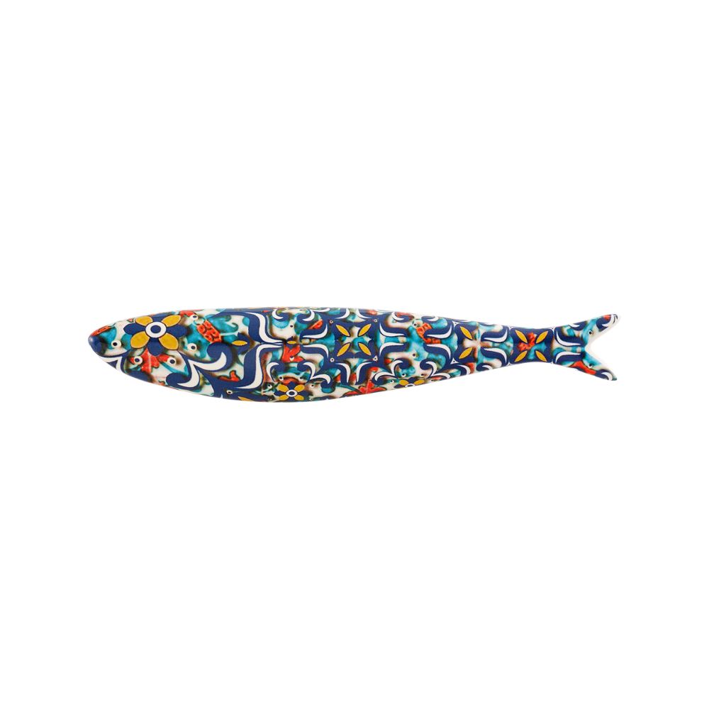 Sardinha Bordallo Pinheiro - Azulejinha by Raquel Krügel Peixe decorativo em cerâmica com padrão colorido e motivos florais e geométricos.