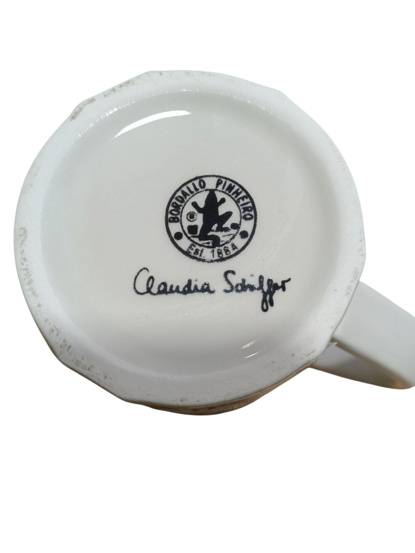 Caneca borboletas - Coleção Cloudy Butterflies by Claudia Schiffer - Bordallo Pinheiro Base de caneca branca com selo BORRALLO PINHEIRO e assinatura Claudia Schiffer