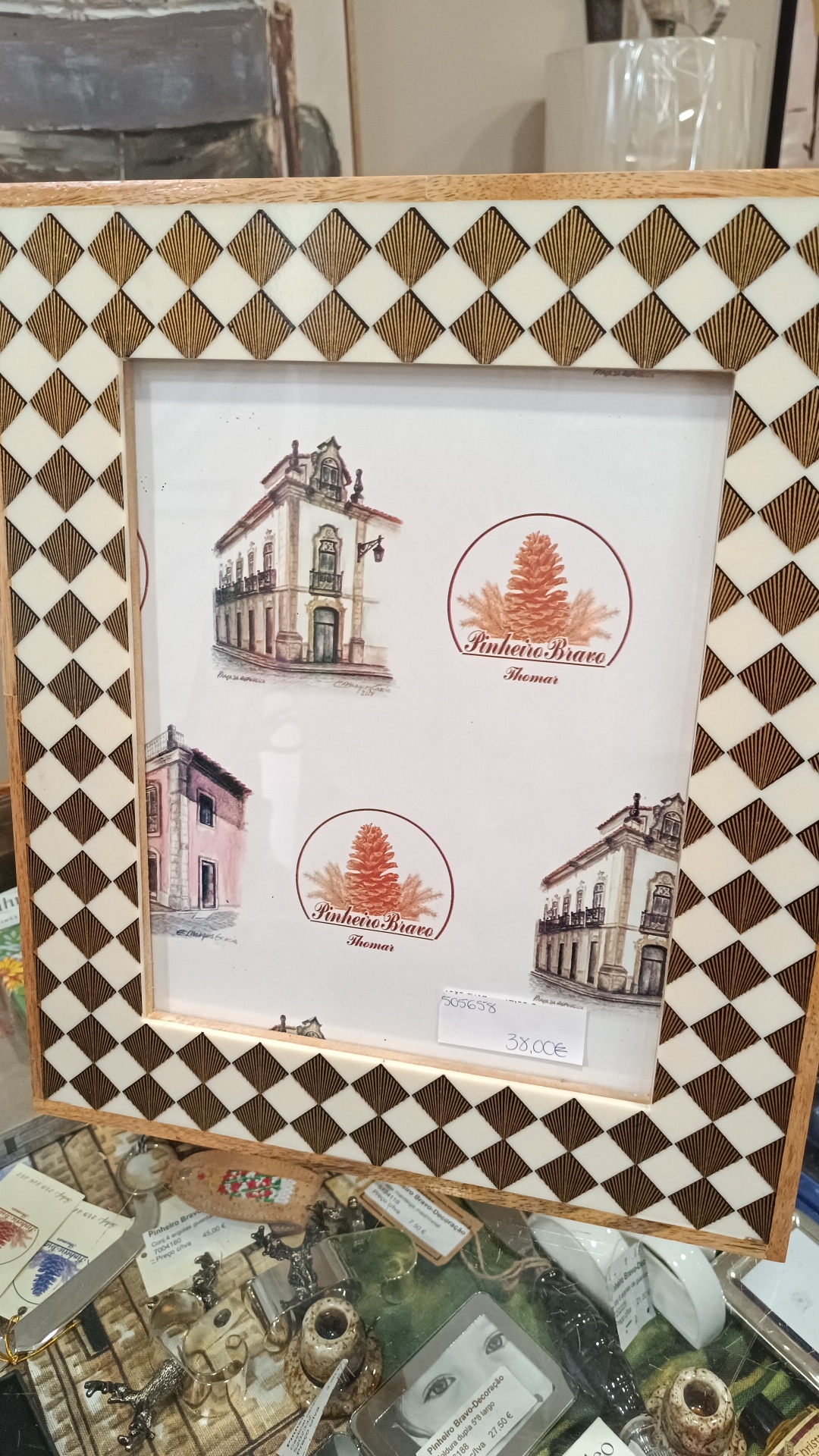 Moldura em xadrez dourada/bege em osso 20*25cm Moldura decorativa de madeira com padrão xadrez castanho e branco